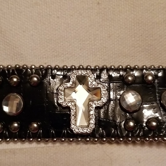 Nocona Interchangeable Buckle Cross Conchos Belt - Picture 9 of 16